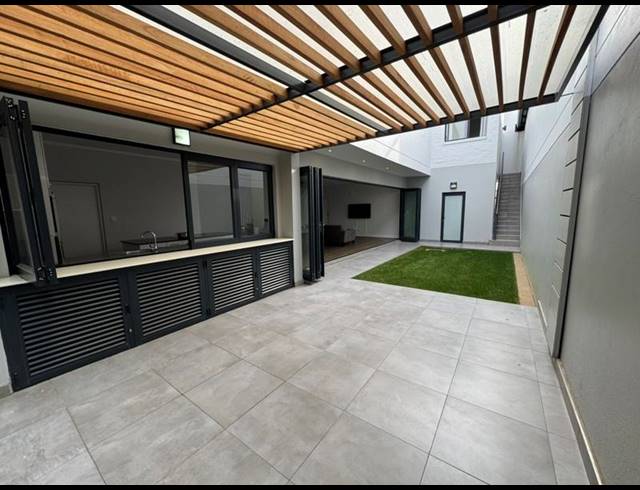 3 BEDROOM TOWNHOUSE FOR SALE IN SANDOWN